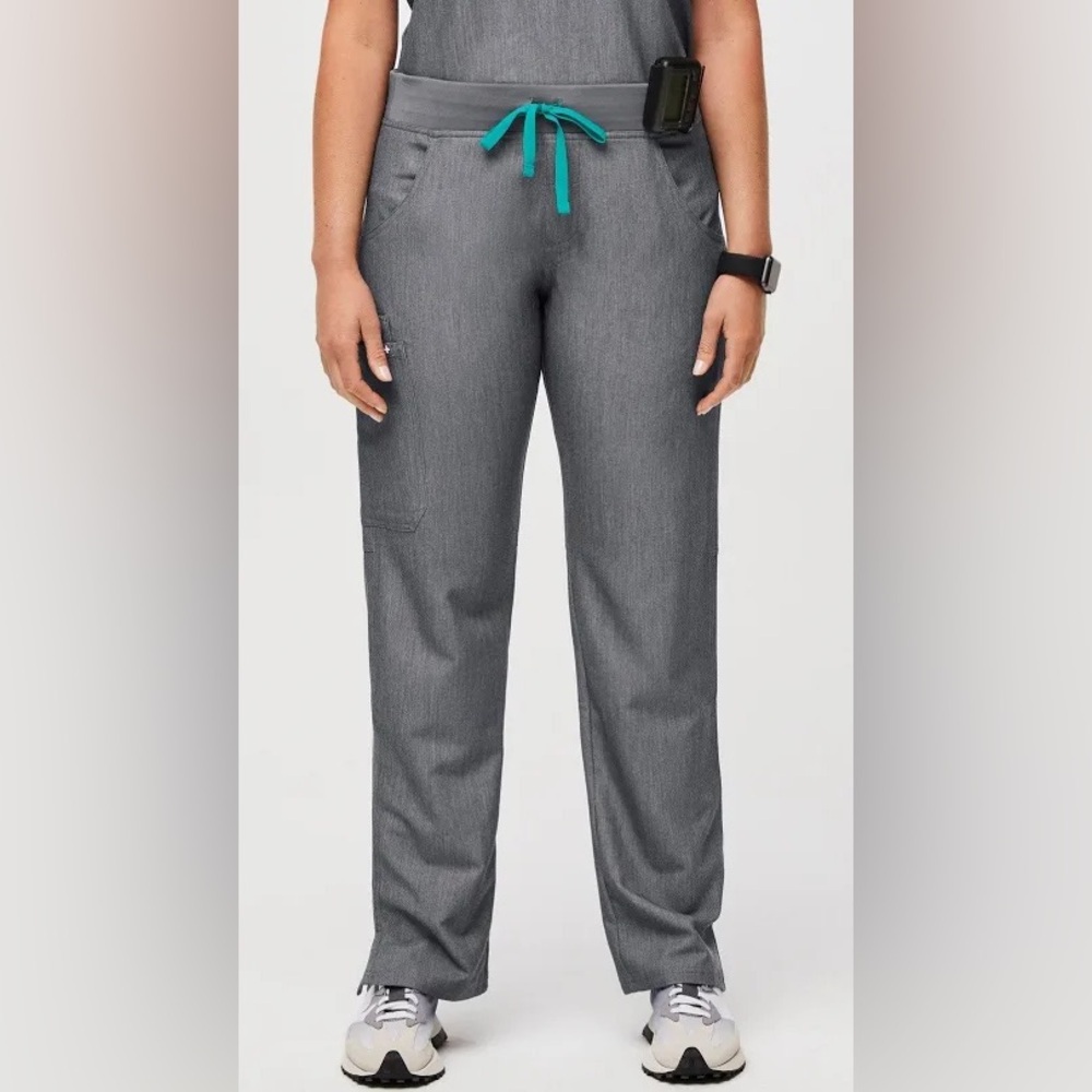 FIGS Kade Cargo Scrub Pants in Graphite